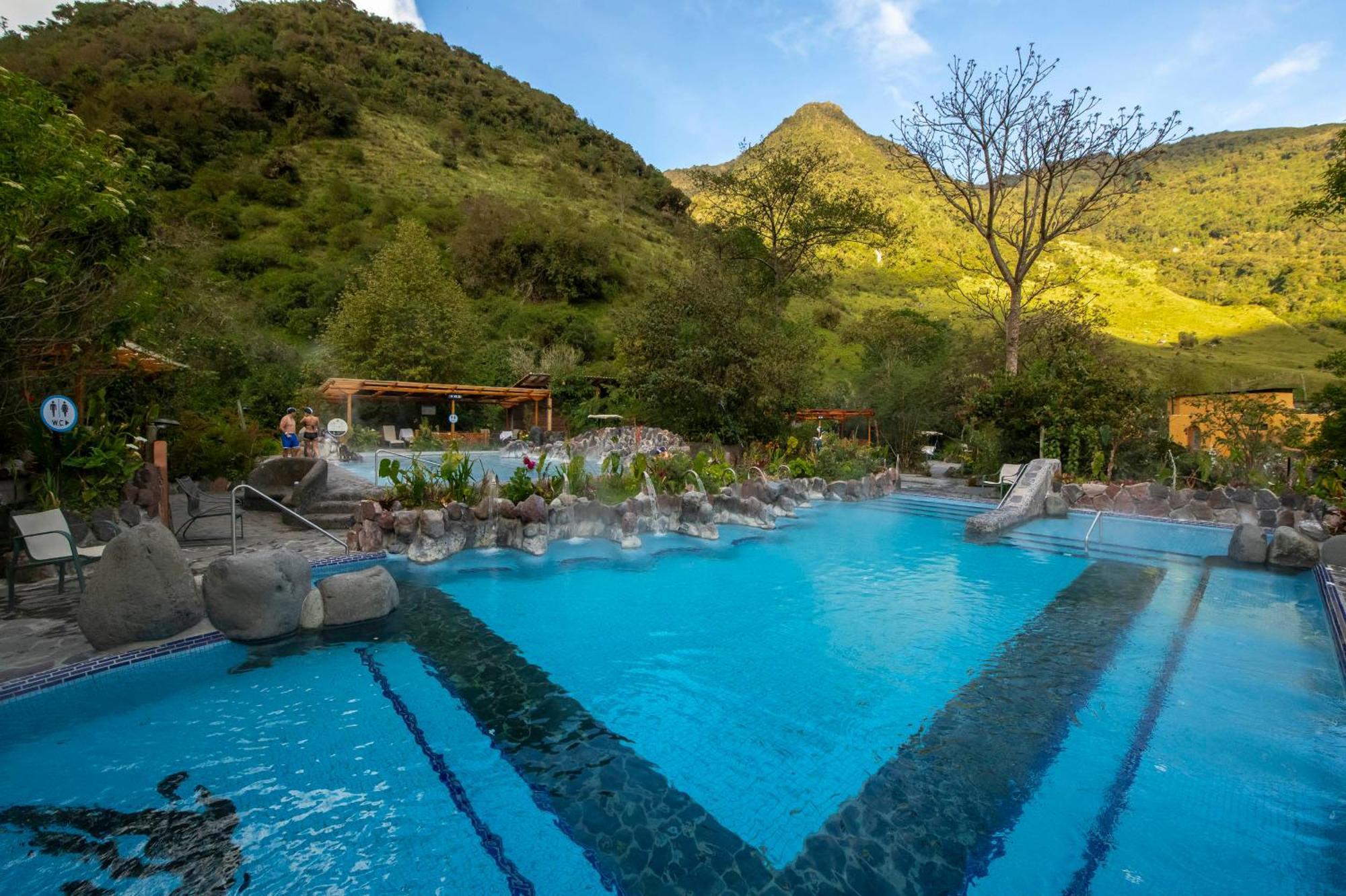 ホテル テルマス デ パパラクタ パパリャクタ エクステリア 写真 Hot springs in Baños, Ecuador