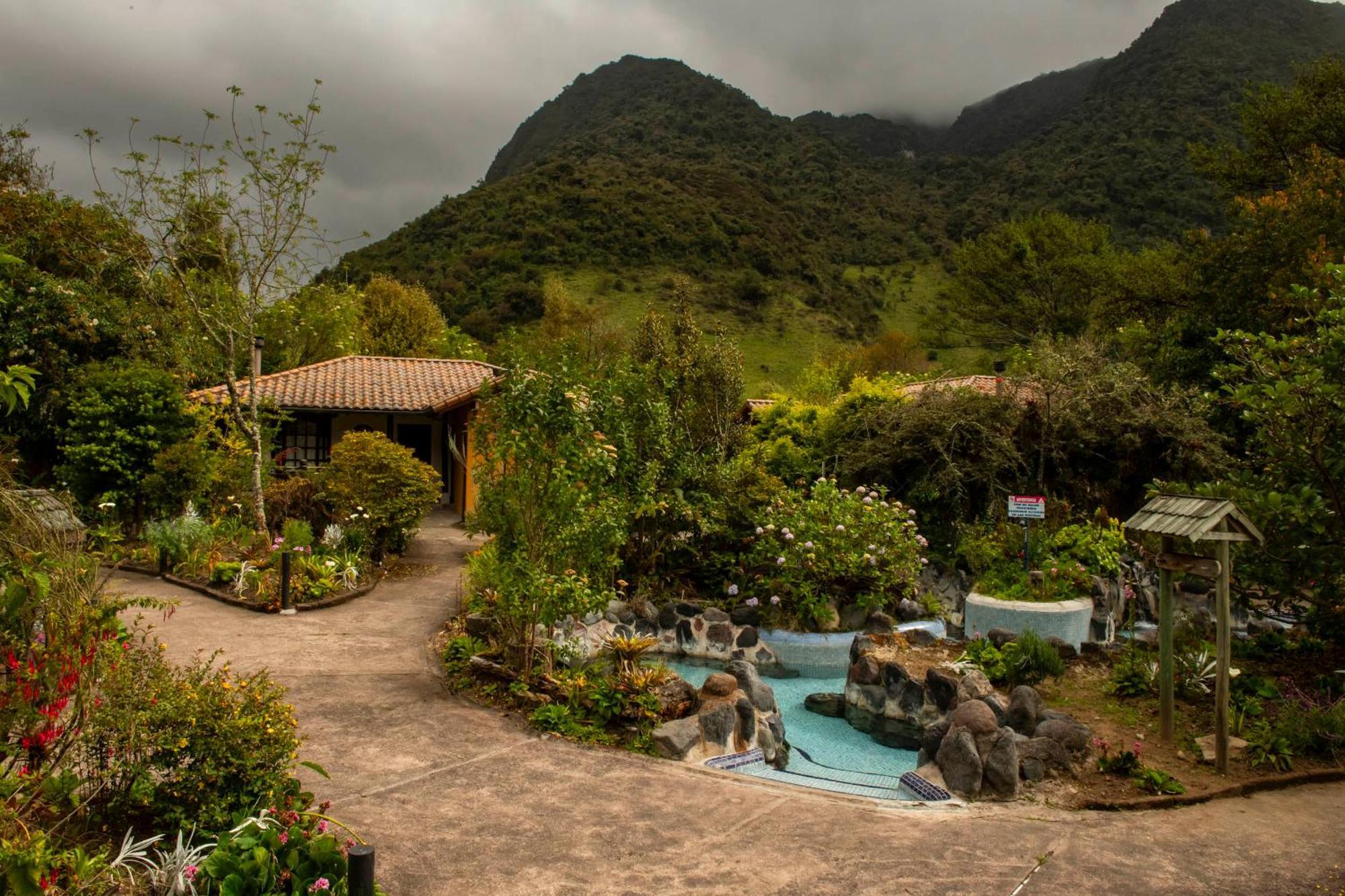 ホテル テルマス デ パパラクタ パパリャクタ エクステリア 写真 Hot springs in Baños
