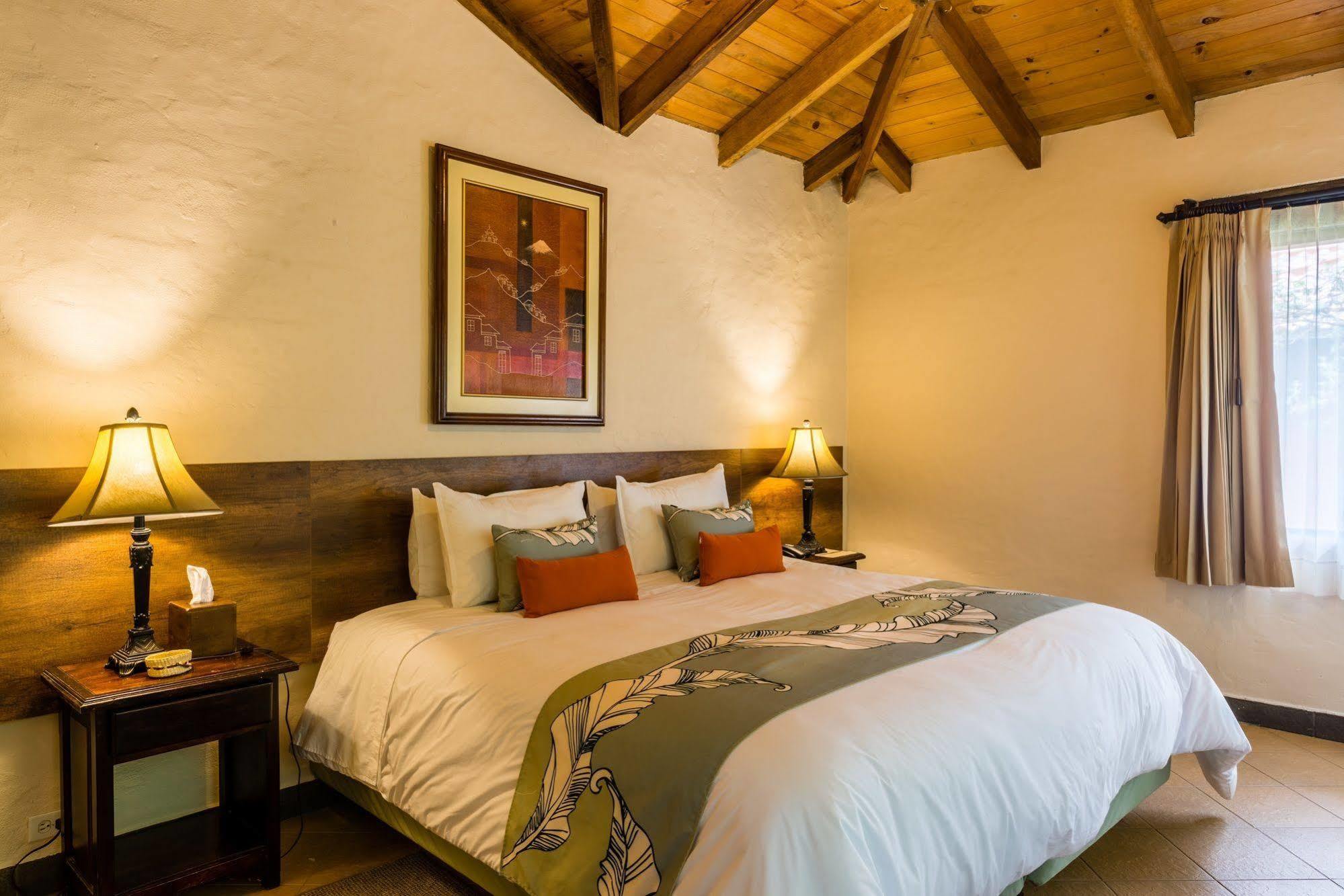 ホテル テルマス デ パパラクタ パパリャクタ エクステリア 写真 A bedroom at the Lodge at Sedona